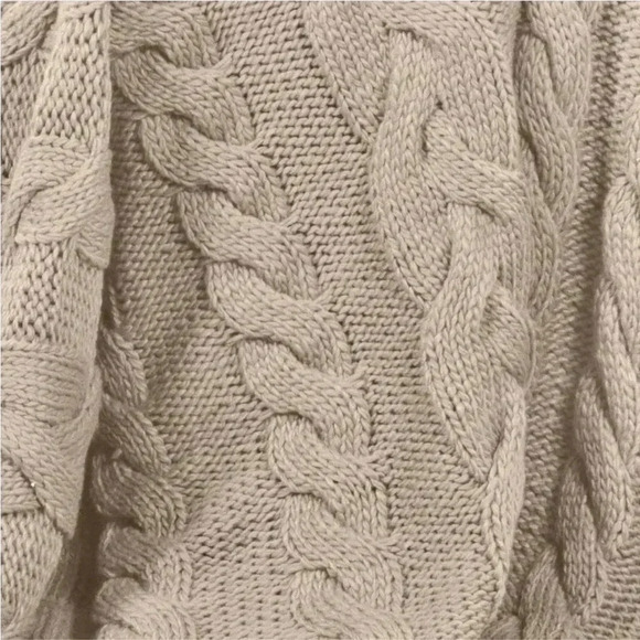 NWT Chunky Cable Knit Reversible Holiday
Throw Blanket Beige - Threshold - Picture 4 of 8